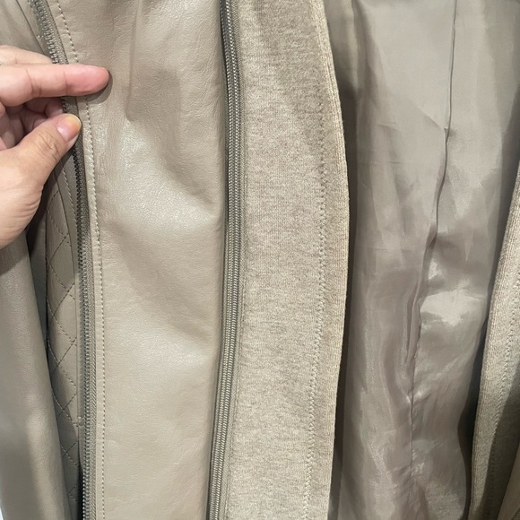 Giacca Beige Faux Leather Jacket for Women-Detachable Hoodie (LIKE NEW) - Picture 6 of 7